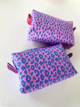 Preview: Kunstleder Zuschnitt 50 x 70 cm in Rosa/Blau mit feiner Narbung